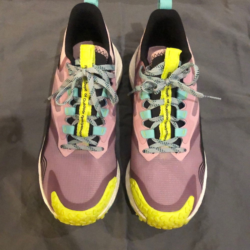 GUC: Women's FEA Adventure Trailer runners. Size 9.5.
